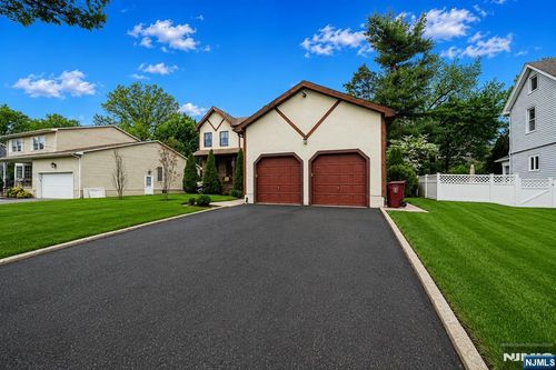 621 Bloomfield Ave, Nutley, NJ, 07110-1536 | Card Image