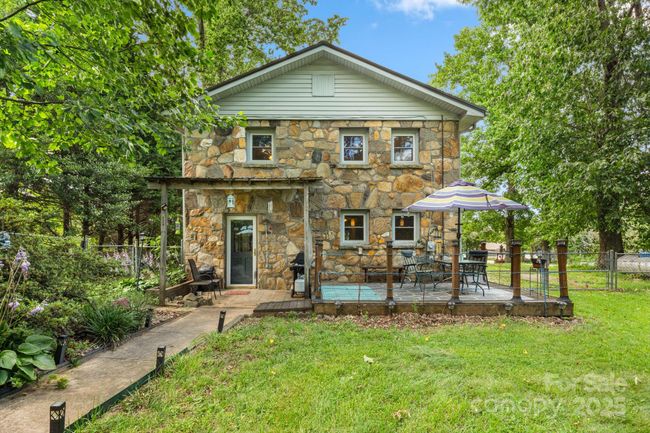 1058 Howard Gap Loop Rd, House other with 3 bedrooms, 3 bathrooms and null parking in Flat Rock NC | Image 22