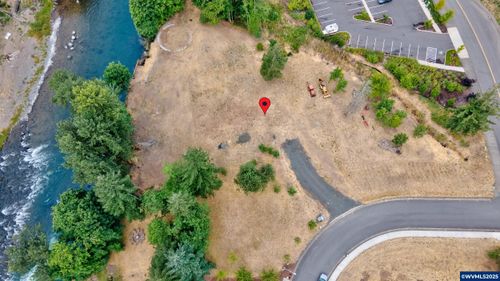 150 Santiam Pointe Loop Ne, Mill City, OR, 97360-2104 | Card Image