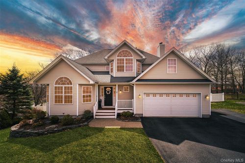 2 Corral Ln, Goshen, NY, 10924-1204 | Card Image