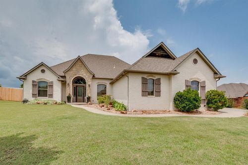 825 Silver Tree Drive, Choctaw, OK, 73020 | Card Image