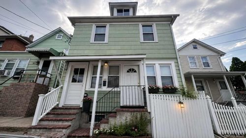 2-22 Ford St, Glen Cove, NY, 11542-2211 | Card Image