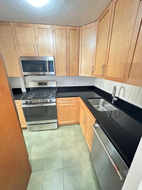 2a-350 W 51st St, New York, NY, 10019-6437 | Card Image