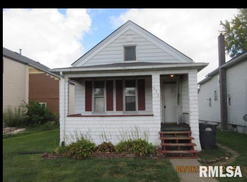 6th Ave, Clinton, IA 52732