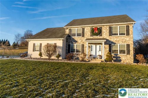 33 Starseed Dr, Bangor, PA, 18013-9449 | Card Image