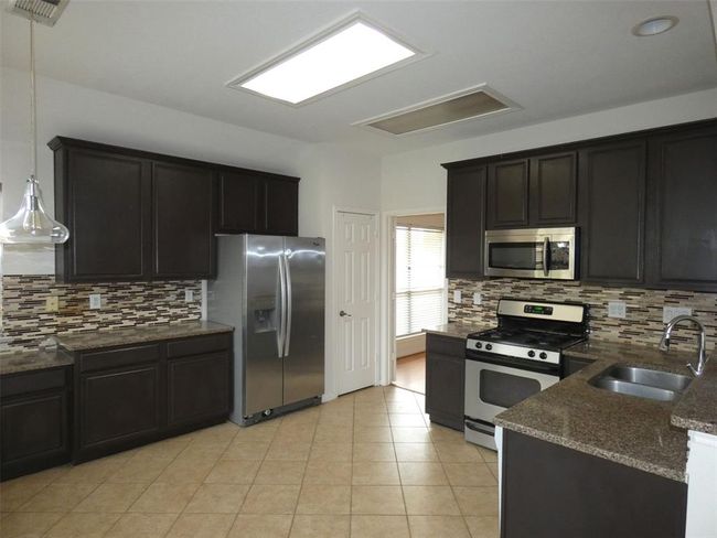 3015 Davey Oaks Dr, House other with 4 bedrooms, 2 bathrooms and 2 parking in Pearland TX | Image 14