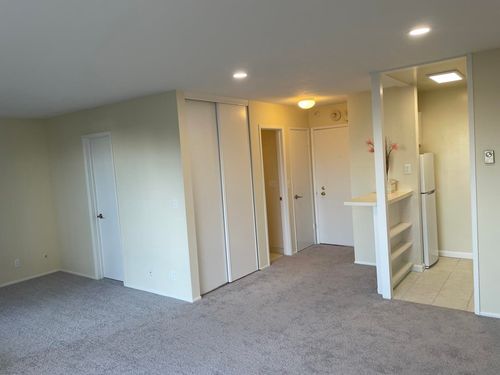 e242-6 Captain Dr, Emeryville, CA, 94608-1742 | Card Image