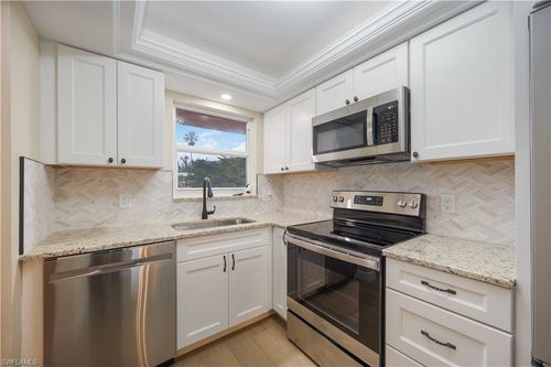 apt-210-300 Forest Lakes Blvd, NAPLES, FL, 34105-2381 | Card Image