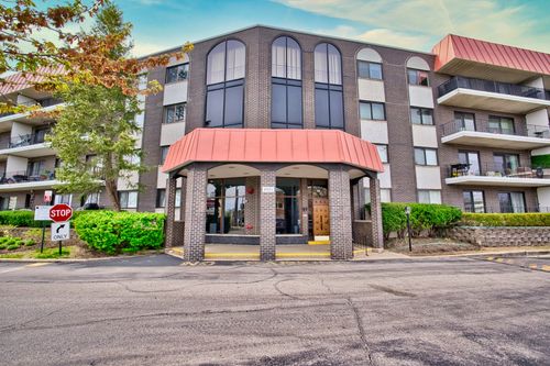 apt-310-4901 Golf Rd, Skokie, IL, 60077-1419 | Card Image