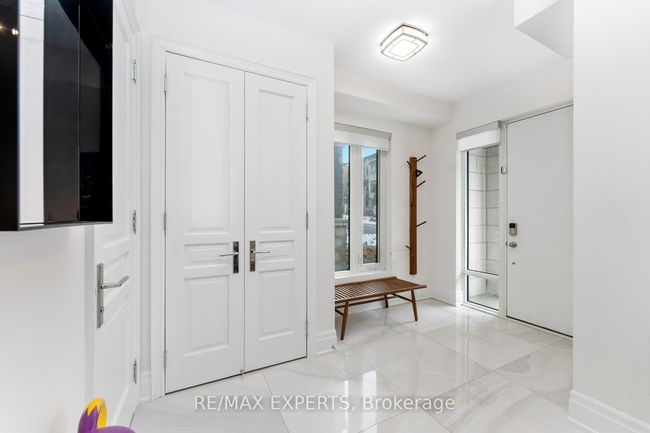 23 Carrville Woods Cir, House attached with 3 bedrooms, 4 bathrooms and 2 parking in Vaughan ON | Image 5