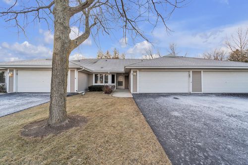 7417 W Mequon Square Dr, Mequon, WI, 53092 | Card Image