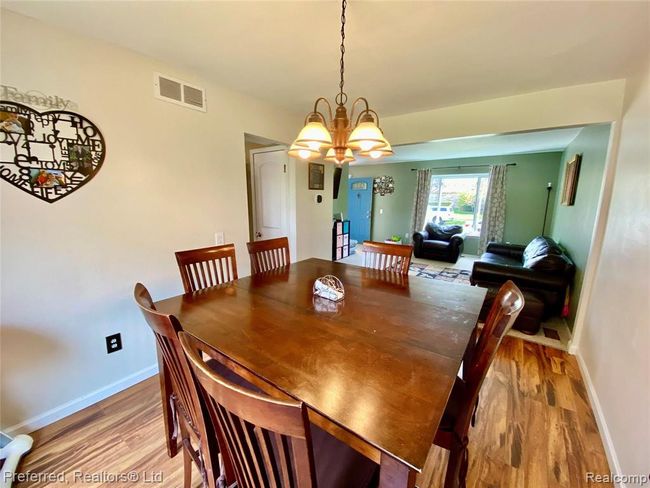 Dining Room w/Laminate Flooring | Image 12