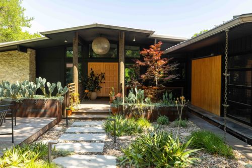 1805 Brookhaven Dr, Austin, TX, 78704-2748 | Card Image