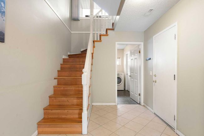 219 Coachway Lane Sw, Townhouse with 3 bedrooms, 3 bathrooms and 2 parking in Calgary AB | Image 8