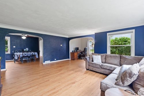 1104 Sunset Dr, Tecumseh, MI, 49286-1242 | Card Image