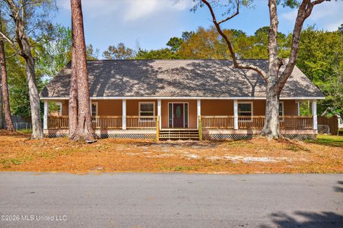 1332 Oak St, Ocean Springs, MS, 39564-8907 | Card Image
