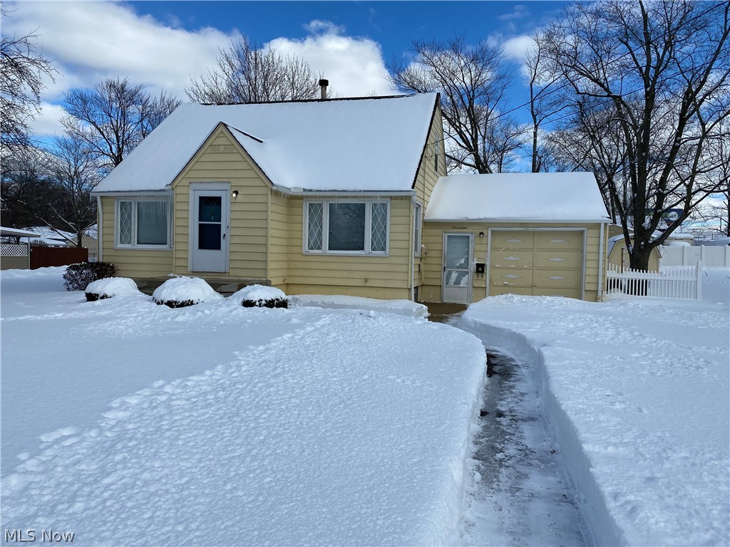 17 Benton Street, Sold in Youngstown Zoocasa