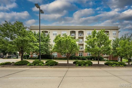 3202-1270 Strassner Dr, Brentwood, MO, 63144-1886 | Card Image