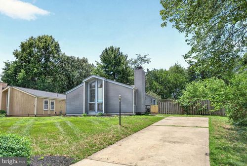 160 Magnolia Rd, STERLING, VA, 20164-5306 | Card Image