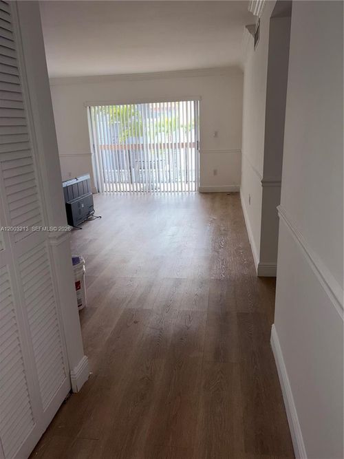 d-401 Nw 72nd Ave, Miami, FL, 33126-5800 | Card Image