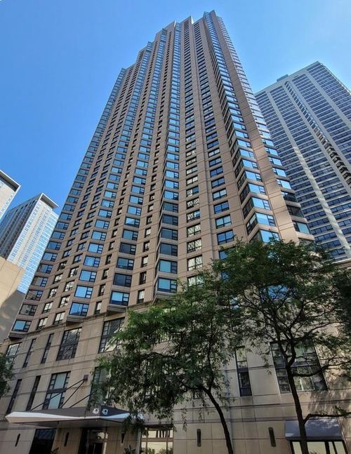 1107-401 E Ontario St, Chicago, IL, 60611-3067 | Card Image