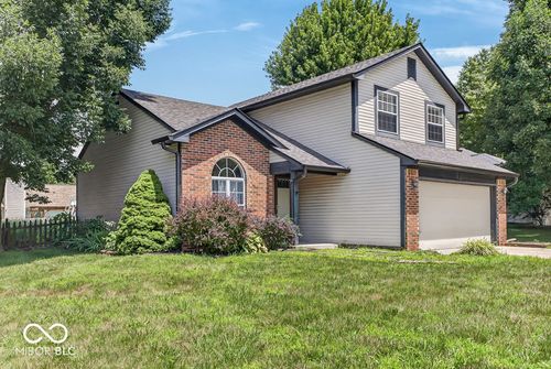 1548 Doe Ln, Greenwood, IN, 46142-1574 | Card Image