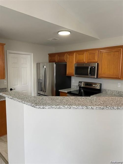 27319 Hidden Oaks Dr, BROWNSTOWN TWP, MI, 48183-3282 | Card Image