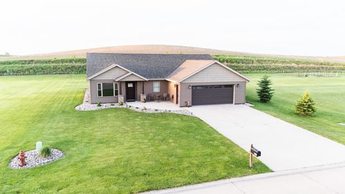 131 W Bay Rd, Lake Park, IA, 51347-1062 | Card Image