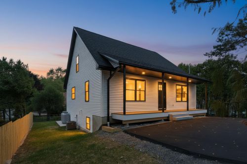 6 Swan Street, Nashua, NH, 03060 | Card Image