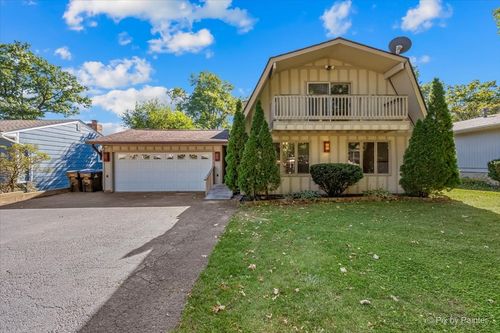 9005 Memory Trl, Wonder Lake, IL, 60097-8829 | Card Image