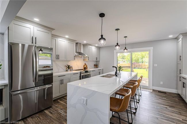 112 Wood St, House other with 5 bedrooms, 2 bathrooms and 4 parking in Brantford ON | Image 11