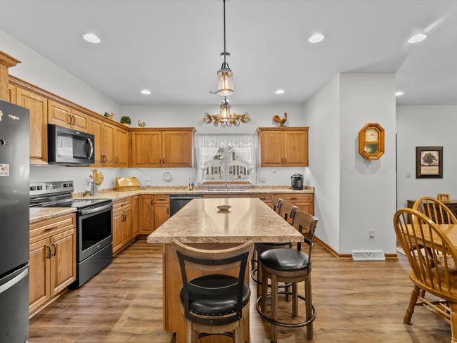 4821 W Custer St, House other with 3 bedrooms, 2 bathrooms and null parking in Manitowoc WI | Image 8