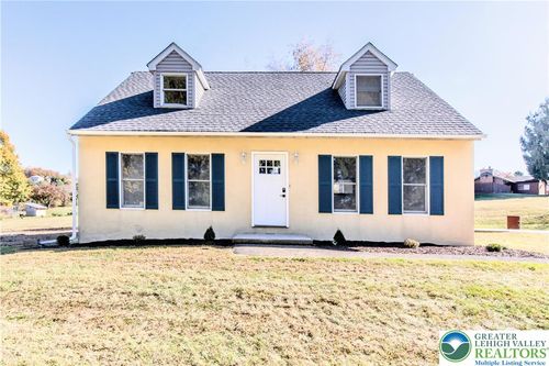 3271 W Scenic Dr, DANIELSVILLE, PA, 18038-9626 | Card Image