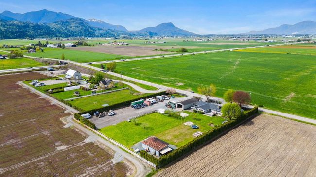 8570 Gibson Road, House other with 6 bedrooms, 4 bathrooms and null parking in Chilliwack BC | Image 5