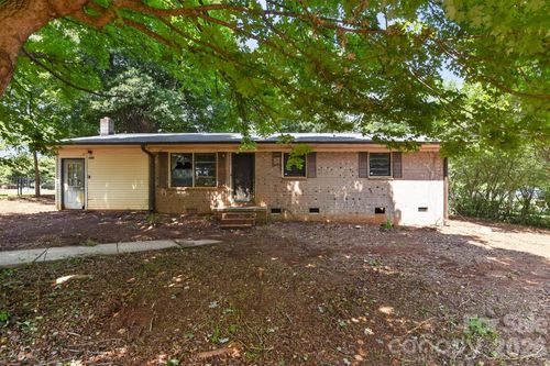 1393 Field Cir, Hickory, NC, 28602-5524 | Card Image