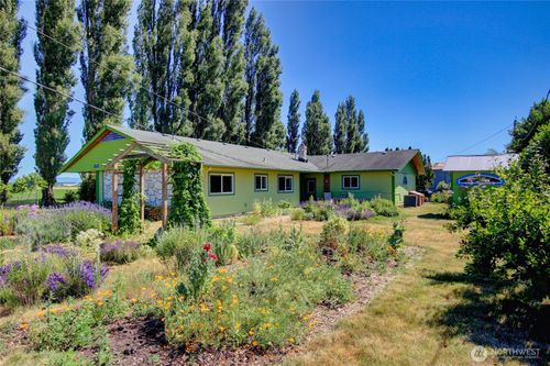 16005 Laconner Whitney Rd, La Conner, WA, 98257-4752 | Card Image