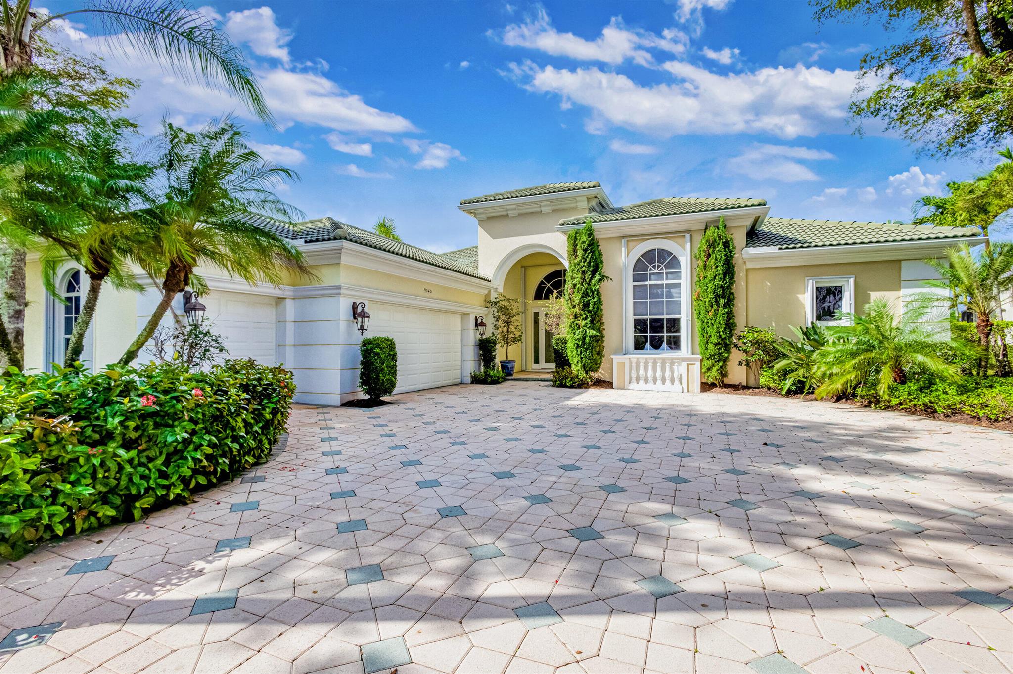 Lakes Blvd, West Palm Beach, FL 33412