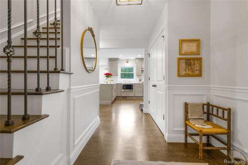 7005 Cathedral Dr, Bloomfield Hills, MI, 48301-3729 | Card Image