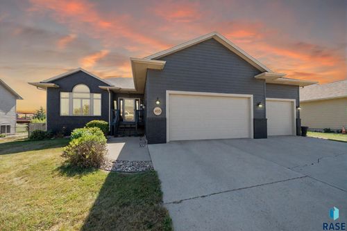 405 W St Nicholas St, Tea, SD, 57064-2407 | Card Image