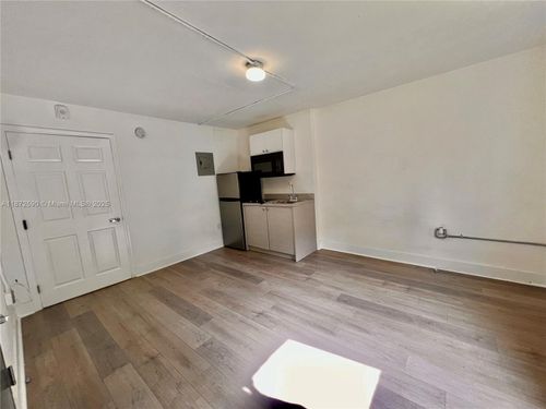 apt-109-143 Sw 9th St, Miami, FL, 33130-3522 | Card Image