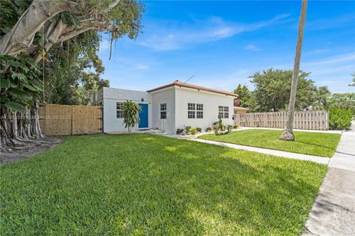 436 Evergreen Dr, Lake Park, FL, 33403-3304 | Card Image