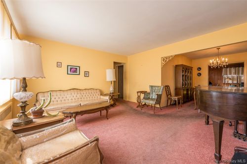 770 Palmetto Dr, Franklin Square, NY, 11010-4014 | Card Image