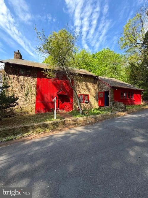 2911 Comfort Rd, NEW HOPE, PA, 18938-5621 | Card Image