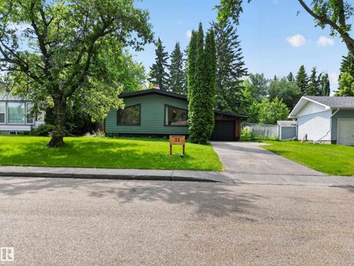 33 Hazel St, Sherwood Park, AB, T8A1H7 | Card Image
