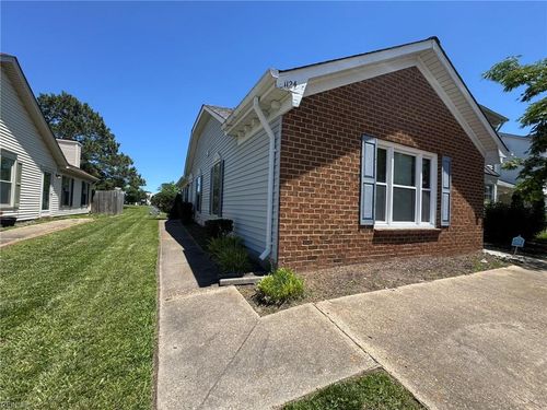 1124 Gleaning Close, Virginia Beach, VA, 23455-6752 | Card Image