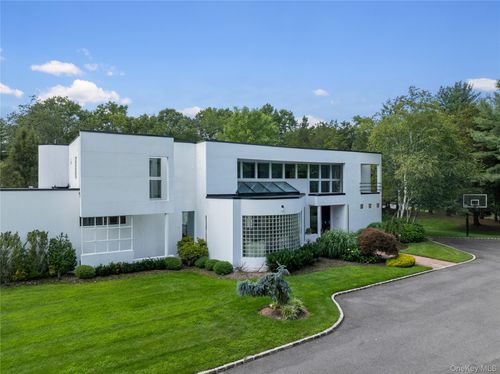 1 Vista Dr, Syosset, NY, 11791-1200 | Card Image