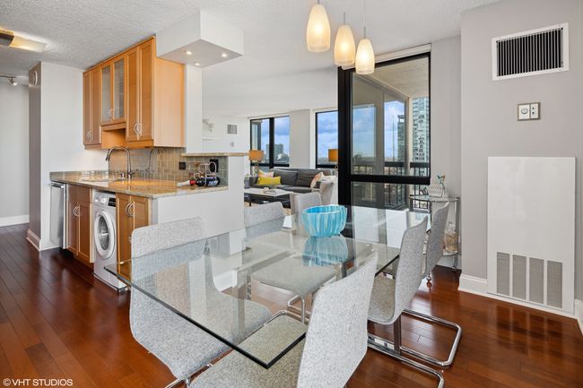 APT-2703 - 1122 N Clark St, Condo with 2 bedrooms, 2 bathrooms and 1 parking in CHICAGO IL | Image 6