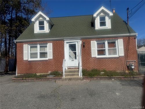 351 Meadow Ave, East Meadow, NY, 11554-2935 | Card Image