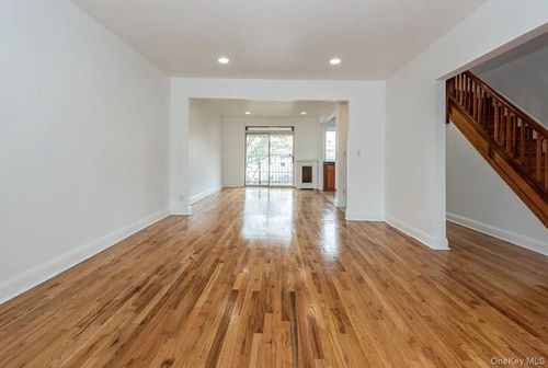 5048 46th St, Woodside, NY, 11377-7325 | Card Image