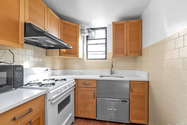 Kitchen | Image 12